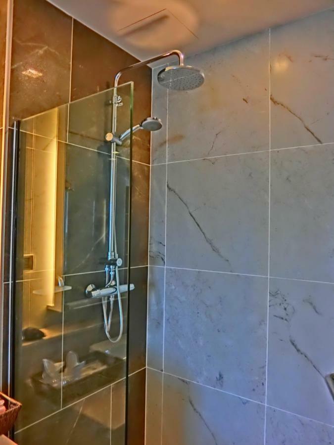 צ'יאנג מאי The Astra Suites מראה חיצוני תמונה